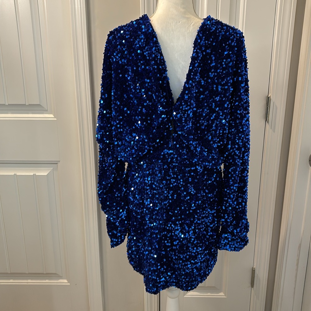 Beautiful blue sequined dress. - Picture 7 of 12